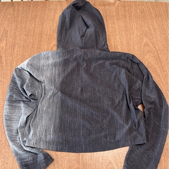 LULULEMON VARSA LAB Hoodie Medium Gray Ombre Pullover Crop Hooded Size M - Picture 4 of 9